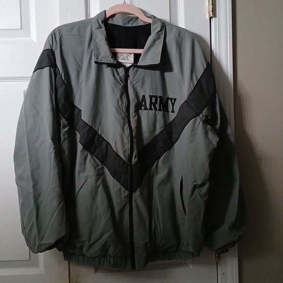 Army  PT Physical Fitness Jacket with reflective material. Sz L - Picture 1 of 6